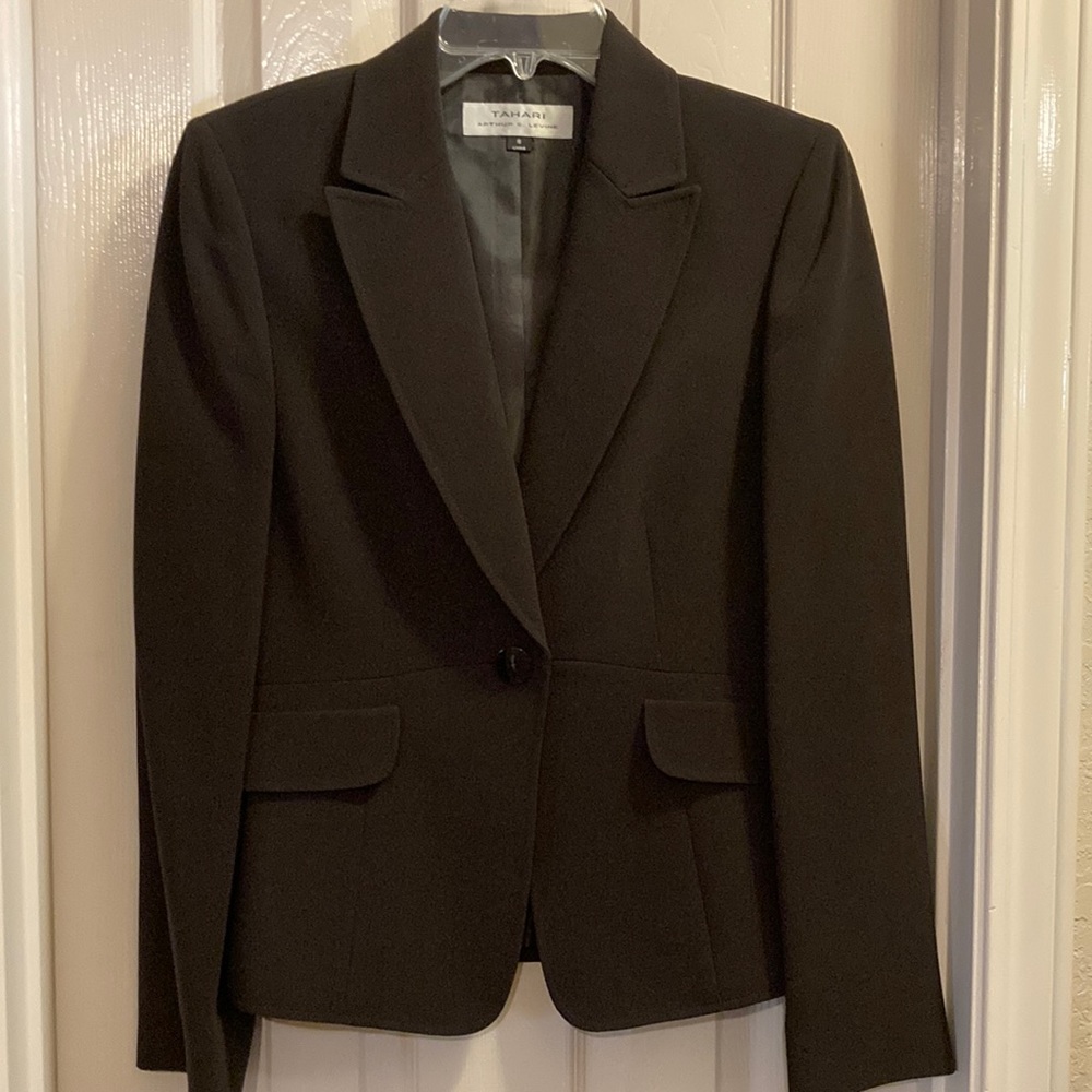 TAHARI Brown Suit Jacket, lined, one button. Size 8